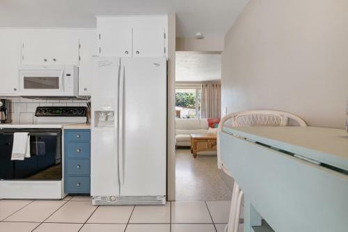 3 Bedroom Pool Home 5 Miles From Best Beaches Around Home