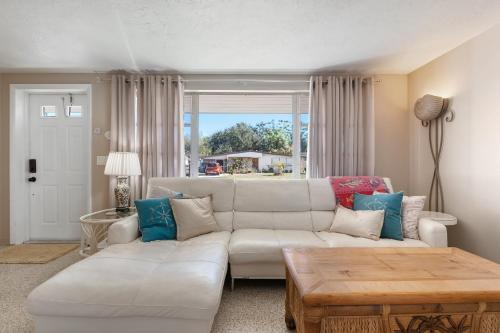 3 Bedroom Pool Home 5 Miles From Best Beaches Around Home