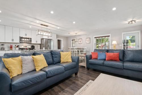 Fully Remodeled Pool Home Less Than 5 Miles To Beach Home