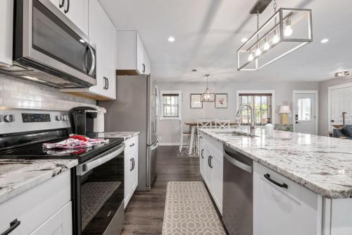 Fully Remodeled Pool Home Less Than 5 Miles To Beach Home