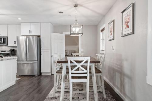 Fully Remodeled Pool Home Less Than 5 Miles To Beach Home