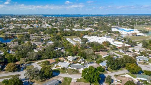 Fully Remodeled Pool Home Less Than 5 Miles To Beach Home