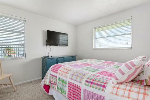 Sunshine On The River 3 Bedroom Waterfront Property Home