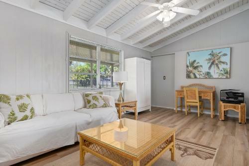 Sunshine On The River 3 Bedroom Waterfront Property Home