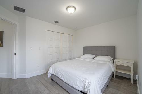 Villa Luxury Condo 4 Beautiful Bedroom Great Location!