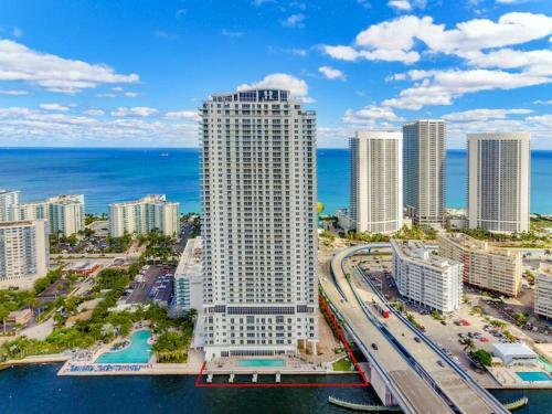 5 Wrap Around Balcony 2br Insane Views