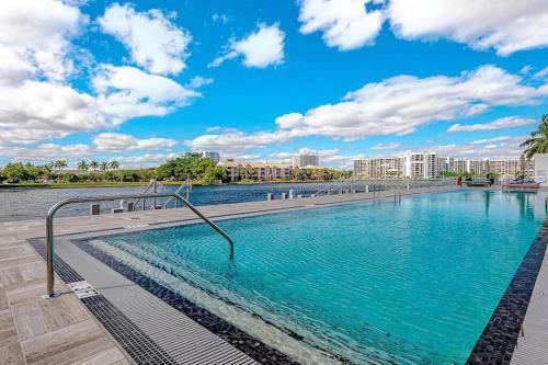 5 Wrap Around Balcony 2br Insane Views