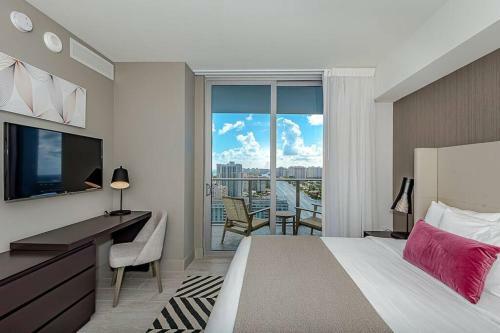 5 Wrap Around Balcony 2br Insane Views