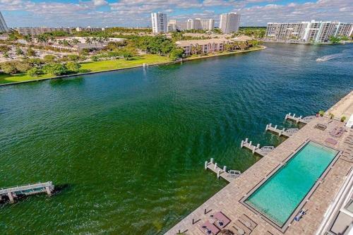 5 Wrap Around Balcony 2br Insane Views