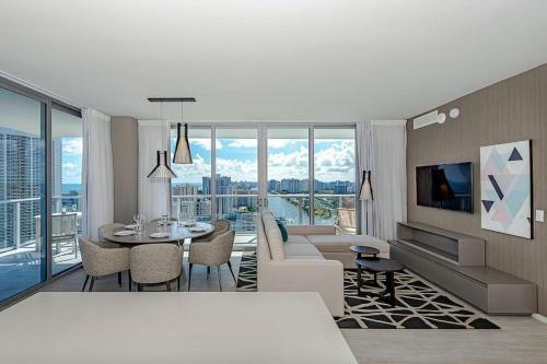 5 Wrap Around Balcony 2br Insane Views
