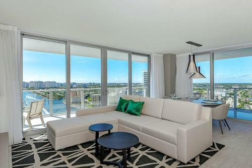 5 Amenities Luxury 3brcorner Balcony Wpanor View