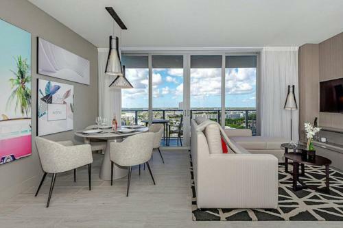 5 Amenities Luxury 1br Front Intercostal View Balcony