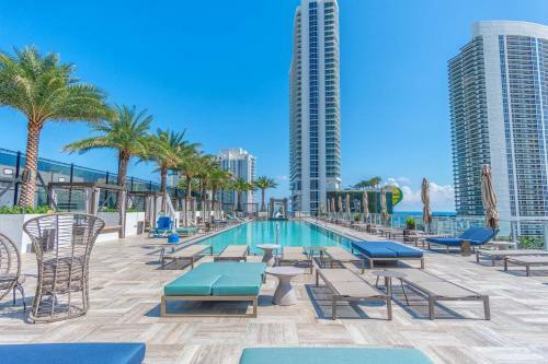 5 Amenities Luxury 3 Br Front Intercostal View