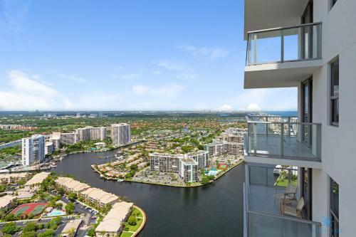 5 Amenities Luxury 3 Br Front Intercostal View