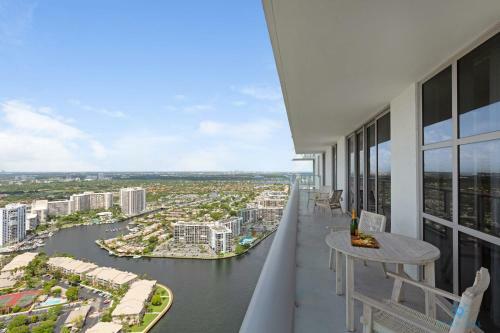 5 Amenities Luxury 3 Br Front Intercostal View