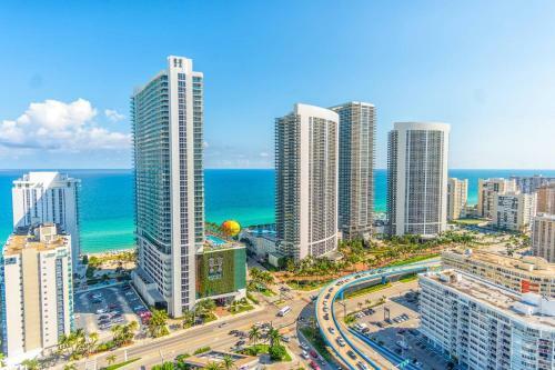 5 Amenities Luxury 3 Br Front Intercostal View