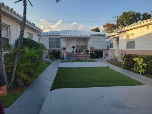 Lovely 1-bedroom Apartment In Hollywood Fl