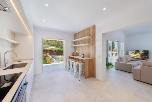 Luxury Mountain Villa With Sea Views For 12 Guests