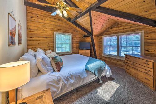 Rustic Ruidoso Cabin With Hot Tub, Deck And Grill