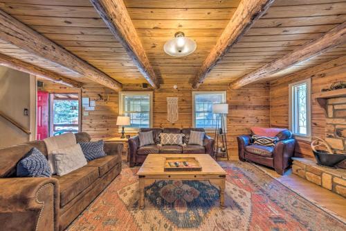 Rustic Ruidoso Cabin With Hot Tub, Deck And Grill