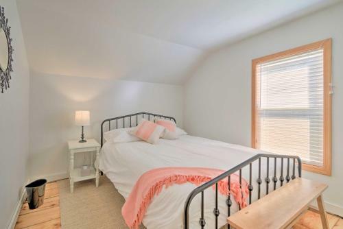 Charming Sodus Point Getaway With Lake Views!