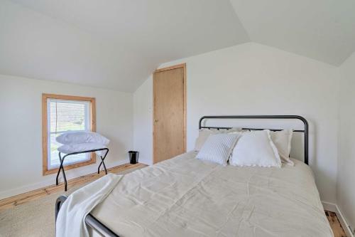 Charming Sodus Point Getaway With Lake Views!