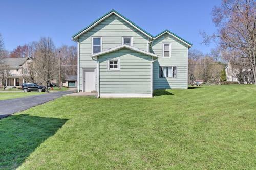 Charming Sodus Point Getaway With Lake Views!