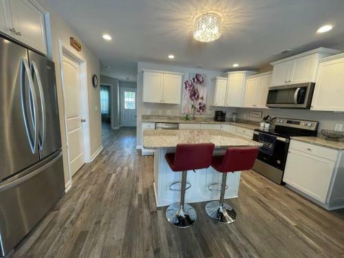 Sleep 10, New Construction Home, Half Mile To Beach, 3 Bd 2 Ba, 6 Beds