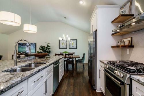 Sexy Midtown Stayspace & Contemporary Conveniences