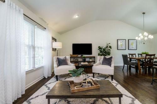 Sexy Midtown Stayspace & Contemporary Conveniences