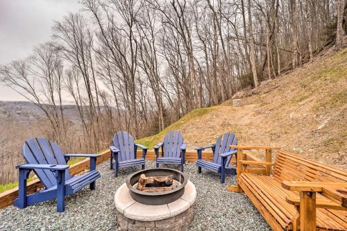 Elevated Mountain View Retreat With Fire Pit!