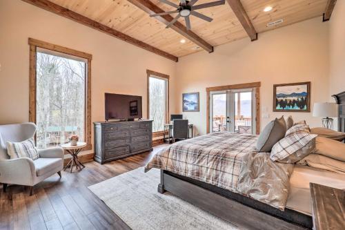 Elevated Mountain View Retreat With Fire Pit!