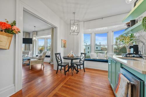 Hotel Beautiful Condo Close To Bait House Brewery