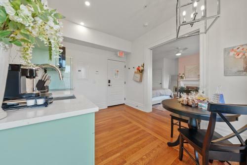 Hotel Beautiful Condo Close To Bait House Brewery