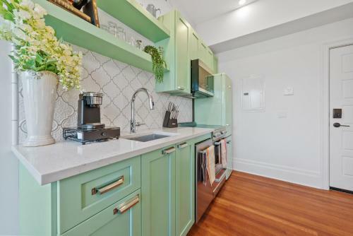 Hotel Beautiful Condo Close To Bait House Brewery