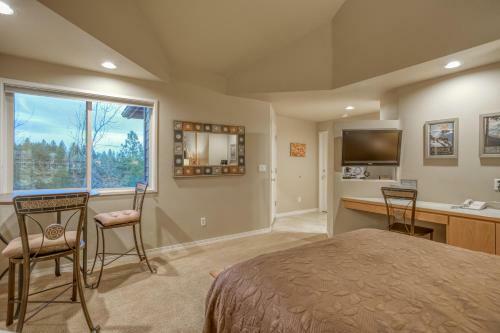 Hotel River Ridge 414b