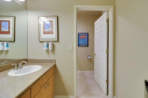 Hotel River Ridge 513b