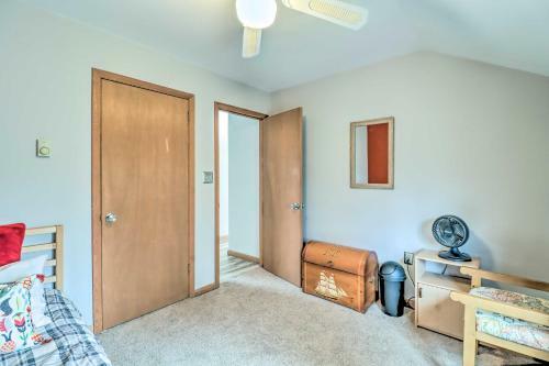 Relaxing Poconos Retreat Indoor Jacuzzi Room
