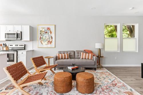 Hidden Palmetto: A Bright Home With Covered Patio!