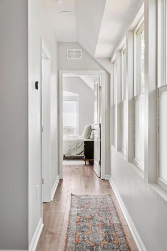 Hidden Palmetto: A Bright Home With Covered Patio!