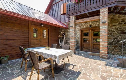 Three-bedroom Holiday Home In Skrad