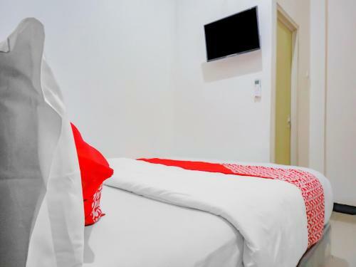 Hotel Vaccinated Staff - Oyo 3965 Syariah Graha Kartika