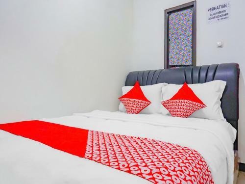 Hotel Vaccinated Staff - Oyo 3965 Syariah Graha Kartika