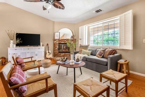 Desert Bloom - Desert Oasis W Dreamy Backyard & Patio