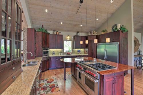 Stunning Evergreen Mountain Home On Private Stream