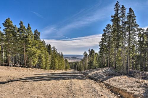 Lazy Moose Cabin With Wraparound Deck And Privacy!