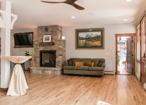 Bed & Breakfast Clear Creek Inn
