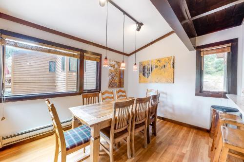 Tennis Townhome 1323