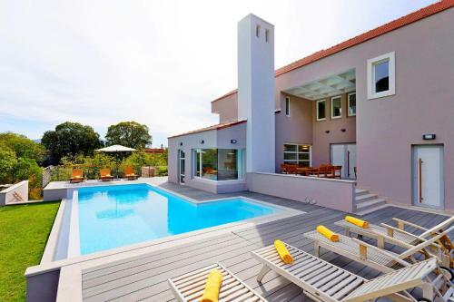 Villa Jure With Heated Pool And Electric Vehicle Station