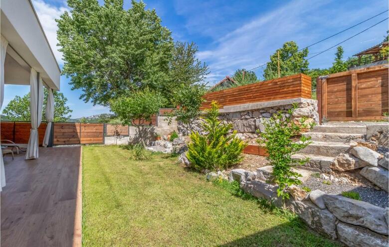 Nice Home In Bater With Jacuzzi, Wifi And 3 Bedrooms